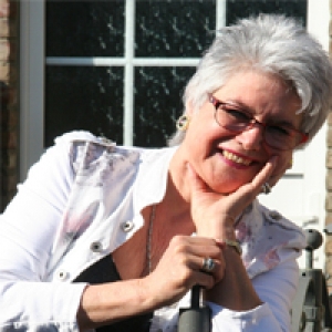 Elizabeth hat eine neue Homepage 5cab6a6803039.jpg